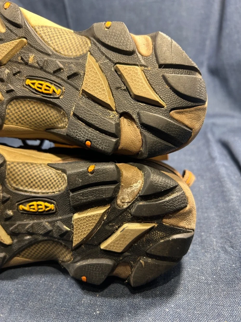 Keen leather lace up hiking shoes